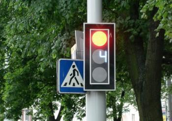 В Москве решено поставить плоские светофоры и срезать парковочные столбики