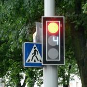 В Москве решено поставить плоские светофоры и срезать парковочные столбики
