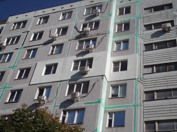 На юго-востоке Москвы десятиэтажный дом треснул от фундамента до крыши